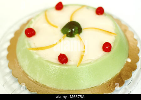 Cassata siciliana - gâteau sucré italien traditionnel à base de ricotta et de fruits confits Banque D'Images