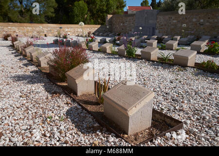 La Syra New British Cemetery, Ermoupoli, Syros (aka Siros ou Syra), Cyclades, en Grèce, est maintenue par la Commonwealth War Graves Commission. Banque D'Images