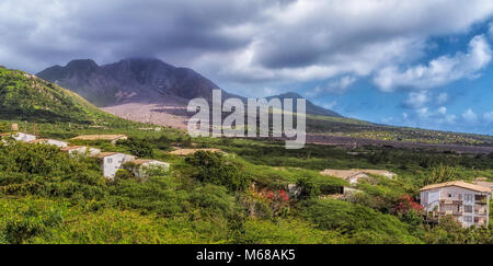 Le volcan de la Soufrière et l'ex capitale de Plymouth, Montserrat après l'éruption, à partir de la zone d'exclusion 2018 Banque D'Images