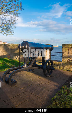 Carnforth cannon, un canon russe capturé à partir de la guerre de Crimée situé à un parapet dans les murailles autour de Clacton On Sea, Angleterre. Banque D'Images