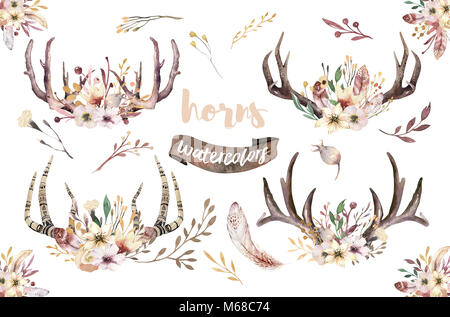 Ensemble de fleurs Aquarelle Boho boho bohème de l'ouest. imprimer bois décoration. Cornes de cerf vintage dessiné à la main avec des fleurs, des feuilles et des herbes. Style Eco Banque D'Images