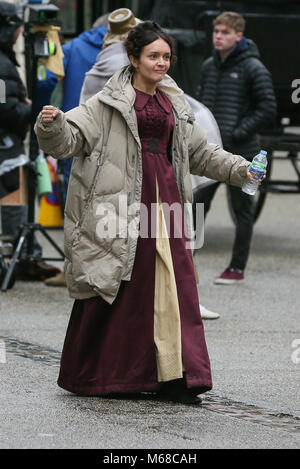 Claudia Jessie jouant le rôle d'Amelia Sedley vu tournage des scènes' Vanity Fair' période TV Drama. Olivia Cooke a également été vu sur le plateau de tournage - London comprend : Olivia Cooke Où : London, Royaume-Uni Quand : 29 Jan 2018 Credit : WENN.com Banque D'Images