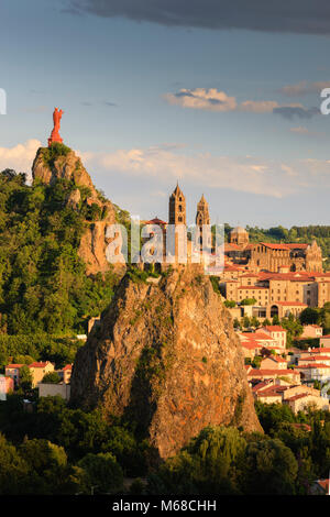 Statue de Notre Dame de France à Saint Michel d'Aiguilhe Chapelle Notre-Dame et Le Puy en Velay Haute-Loire Auvergne-Rhône-Alpes France Banque D'Images