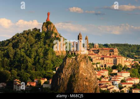 Statue de Notre Dame de France à Saint Michel d'Aiguilhe Chapelle Notre-Dame et Le Puy en Velay Haute-Loire Auvergne-Rhône-Alpes France Banque D'Images