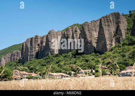 Pénitents des mées Les Mees Digne-les-Bains Alpes de Haute Provence Provence-Alpes-Côte d'Azur France Banque D'Images