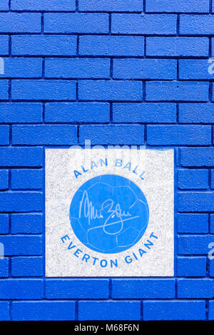 Plaque de granit à Goodison Park commémorant l'ex-joueur du FC Everton Alan Ball et de la légende. Liverpool, Merseyside, Royaume-Uni Banque D'Images