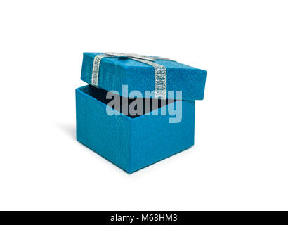 Boîte cadeau bleu ouvert avec ruban d'argent isolé sur fond blanc Banque D'Images
