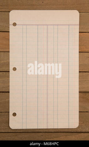 Morceau de papier vierge Vintage sur une table en bois Banque D'Images