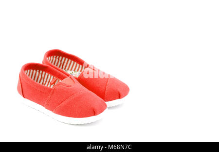 Paire de chaussures pour enfants rouge sur fond blanc Banque D'Images