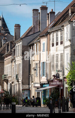 La rue médiévale Avallon Yonne Bourgogne-Franche Comte-France Banque D'Images