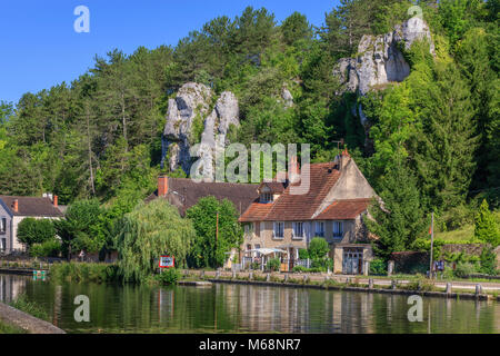 Rochers du Saussois Merry sur Yonne Yonne Bourgogne-Franche Comte-France Banque D'Images