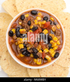 Bol de soupe communément appelé ou soupe Tortilla Taco Banque D'Images