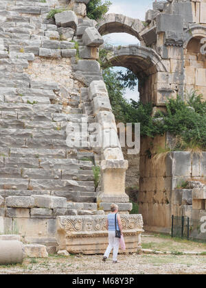 Amphithéâtre, ville antique de Myra, PRÈS DE KALE, TURQUIE Banque D'Images