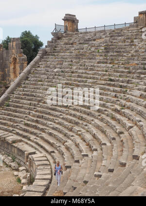 Amphithéâtre, ville antique de Myra, PRÈS DE KALE, TURQUIE Banque D'Images