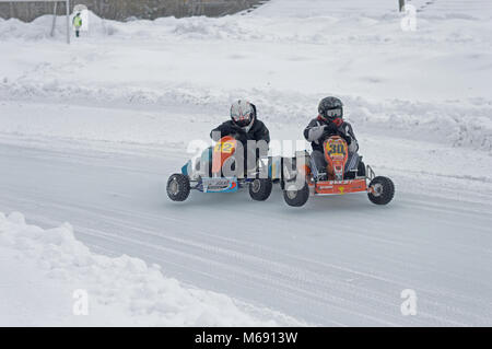 Kovrov, la Russie. 27 février 2016. Les compétitions de karting d'hiver dans le complexe sportif Motodrom Banque D'Images