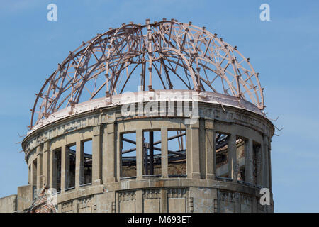 Le dôme de la bombe atomique est le squelette ruines de l'ancienne Hiroshima Prefectural Industrial Promotion Hall. C'est le bâtiment le plus proche de l'hypocentre Banque D'Images