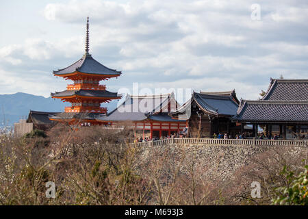 Le Temple Kiyomizu-dera, temple bouddhiste dans le quartier de Gion de Kyoto, au Japon. Banque D'Images