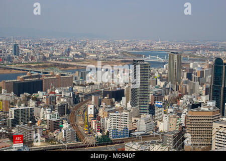 La vue depuis le Ciel Umeda en regardant vers la rivière Yodo, Osaka Prefecture, Japan Banque D'Images