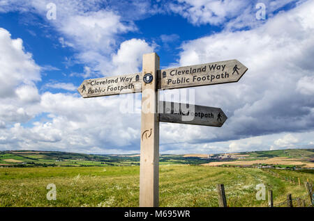 Le doigt Clevland poster les panneaux indiquant le chemin de Cleveland North Yorkshire England UK Banque D'Images