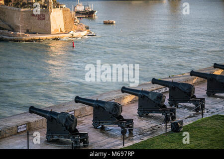 Canons, La Valette, Malte, Europe. Banque D'Images