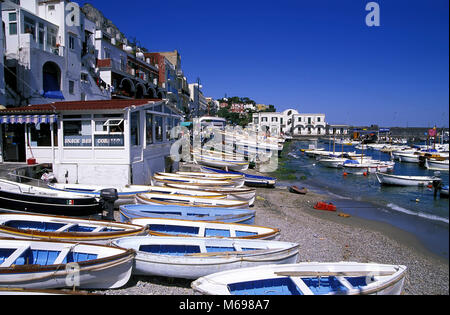 Bateaux de pêche dans la Marina Grande, l'île de Capri, Italie, Europe Banque D'Images