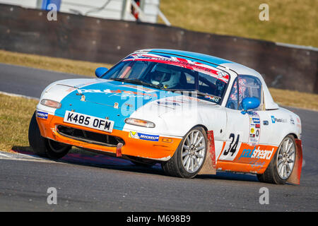 Paul Sheard et Bruce Lindsay dans les Mazda MX5 au cours de l'étape de 2018 Actus Snetterton Rally, Norfolk, Royaume-Uni. Banque D'Images