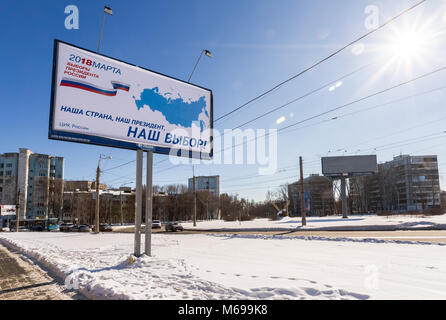 Samara, Russie - 1 mars 2018 : élection du Président de la Russie en mars 18, 2018. Panneau de la rue de l'élection Banque D'Images