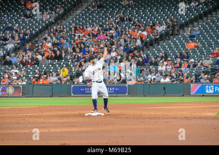 Astros de Houston José Altuve réchauffe 5 avril 2017, avant que le jeu 3 contre les Mariners de Seattle. Les Astros a gagné 5-3 sur le chemin de la Série mondiale. Banque D'Images