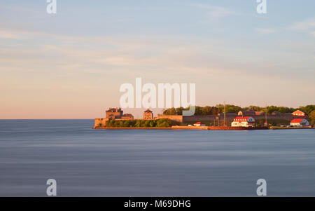 Le Fort Niagara au coucher du soleil vu de l'autre côté de la rivière Niagara, de Niagara-on-the-Lake Banque D'Images