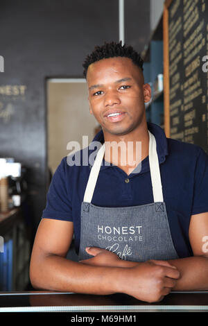 Le Café Chocolat honnête sur Wale Street, au Cap, SA, une petite entreprise artisanale de chocolats faits à la main, faire un bon en utilisant les méthodes de la vieille école. Banque D'Images