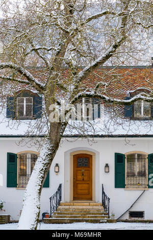 Neige scène. Maison d'habitation dans paysage de neige, Troinex, Genève Suisse. Genève. Suisse Europe Banque D'Images
