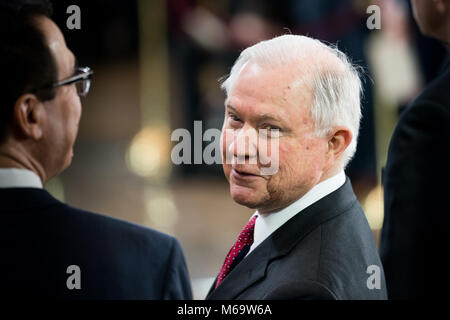 Washington, USA. 28 Février, 2018. United States Attorney Général Jeff Sessions assiste à une cérémonie en l'honneur le révérend Billy Graham dans le Capitole à Washington, DC Le 28 février 2018. Credit : Erin Schaff/Piscine via CNP - PAS DE SERVICE DE FIL · Crédit : Erin Schaff/consolidé Nouvelles Photos/Erin Schaff - Piscine via CNP/dpa/Alamy Live News Banque D'Images