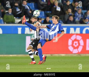 D.Alaves v Levante, La Liga, Espagne, 1er mars 2018 Pina de D. Alaves et Chema de Levante en action pendant la ligue de Santander (La Liga) match joué à Mendizorroza Stadium entre D.Alaves et Leganes à Vitoria, Espagne, mar. 1e 2018. Appuyez sur Appuyez sur Cordon Cordon Banque D'Images