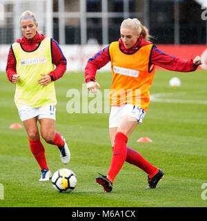 Columbus, Ohio, USA. 1 mars 2018 : Angleterre defender Alex Greenwood (14) s'occupe de la balle pendant le préchauffage ups avant leur match contre la France à Columbus, Ohio, USA. Brent Clark/Alamy Live News Banque D'Images