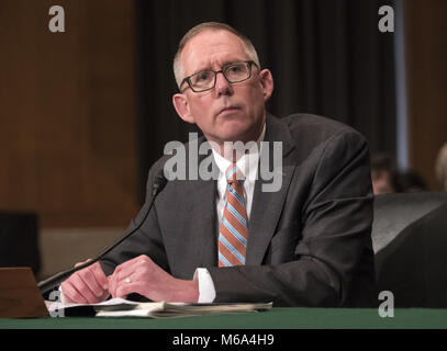 Washington, District de Columbia, Etats-Unis. 1er mars 2018. JOHN F. RING témoigne devant le comité du Sénat des États-Unis sur la santé, l'éducation, du travail et des pensions sur sa nomination de d'être membre de la National Labor Relations Board (NLRB) sur la colline du Capitole. Credit : Ron Sachs/CNP/ZUMA/Alamy Fil Live News Banque D'Images