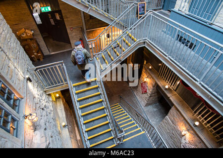 Un parking souterrain, puits Sunbridge Loisirs, shopping et attraction touristique construit dans les tunnels à Bradford, West Yorkshire, Angleterre. Ouvert en 2016. Banque D'Images