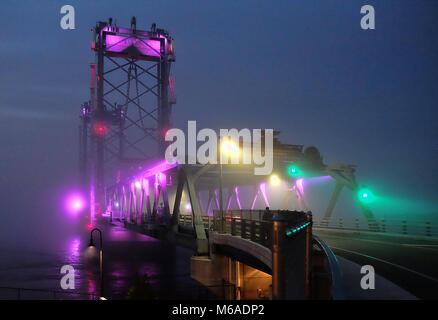 Vue sur le Memorial Bridge à Portsmouth, New . Banque D'Images