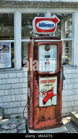 Vues d'une ancienne pompe à essence dans le Vermont Banque D'Images