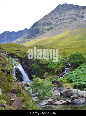 Les eaux scintillantes de la piscines fée briller sur une belle journée ensoleillée sur l'île de Skye, Scolant Banque D'Images