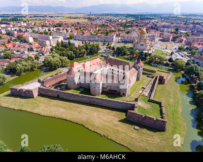 Forteresse de Fagaras en Transylvanie comme vu du dessus Banque D'Images