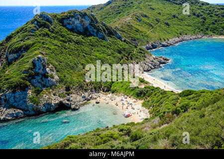 Porto Timoni, la plus célèbre et magnifique plage de l'île de Corfou, Grèce. Importante attraction touristique. Banque D'Images