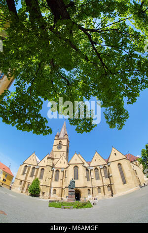 Sibiu, Transylvanie, Roumanie. Vieille Cathédrale de la place principale de la ville. L'interprétation artistique. Banque D'Images