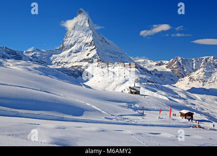 Chapelle de Riffelberg 2582m en face de Matterhorn, 4478m, en hiver, Zermatt, Valais, Suisse, Mattertal Banque D'Images