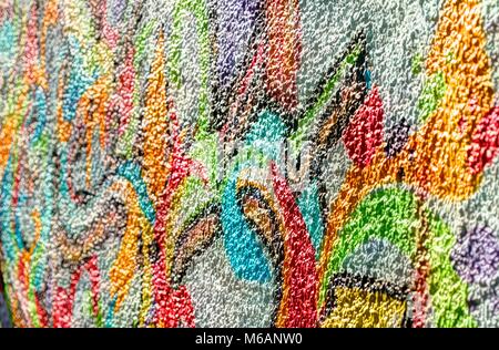 Des taches colorées de la peinture sur un mur de la maison Banque D'Images