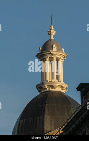 La coupole au-dessus de Perth et Kinross siège du conseil à la fin de l'hiver soleil, Perth, Ecosse, Royaume-Uni. Banque D'Images