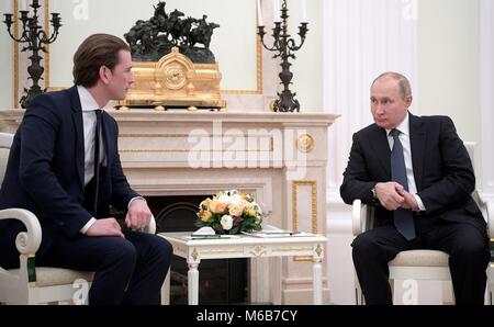 Le président russe Vladimir Poutine lors d'une réunion bilatérale avec le Chancelier fédéral d'Autriche Sebastian Kurz au Kremlin, le 28 février 2018 à Moscou, Russie. Banque D'Images