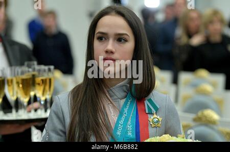 Médaillé d'or olympique de patinage artistique de Alina Zagitova au cours d'une réception organisée par le président russe Vladimir Poutine au Kremlin, le 28 février 2018 à Moscou, Russie. Banque D'Images