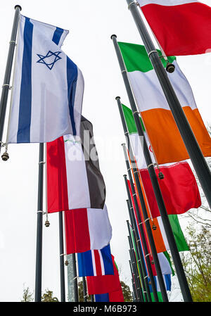 Dans le passage des drapeaux des pays-membres. Visiter le siège officiel de la FIFA à Zurich Banque D'Images