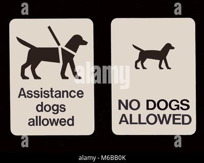 Un double signe montrant que les chiens sont admis et qui ne sont pas admis dans le domaine Banque D'Images