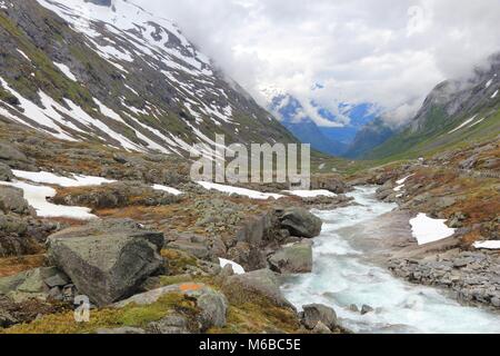 La Norvège paysage dans la vallée de montagne - Strynefjellet le long de la route de comté 258 norvégien (l'une des dix-huit routes touristiques nationales en Norvège). Banque D'Images